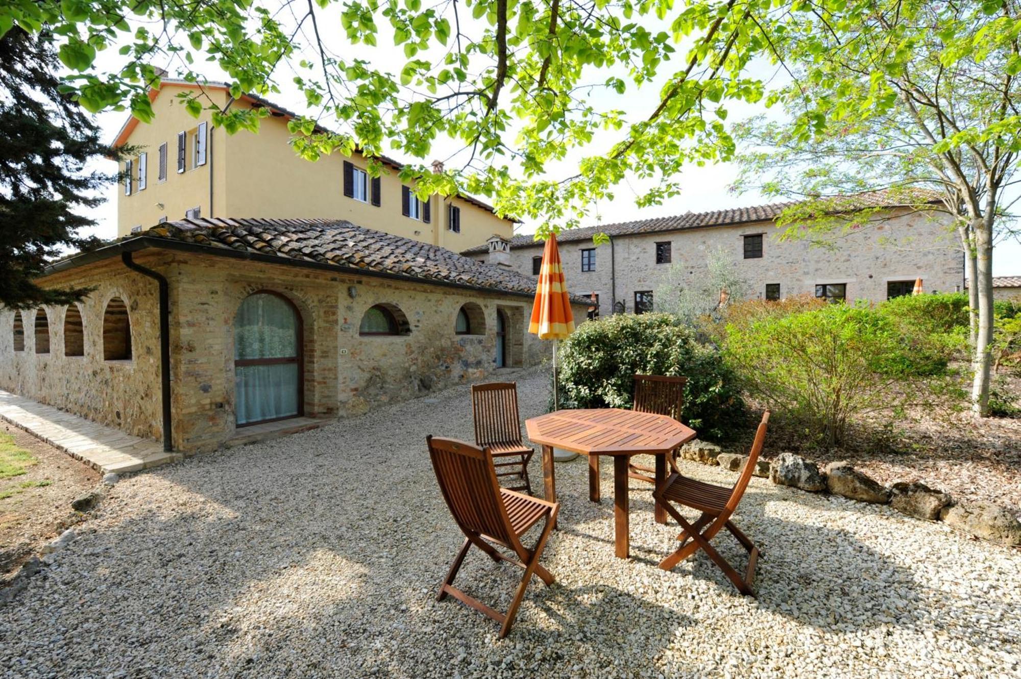 Fattoria Agriturismo Nerbona Villa Casole d'Elsa Exterior photo